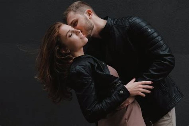 Do actors kiss with tongue?