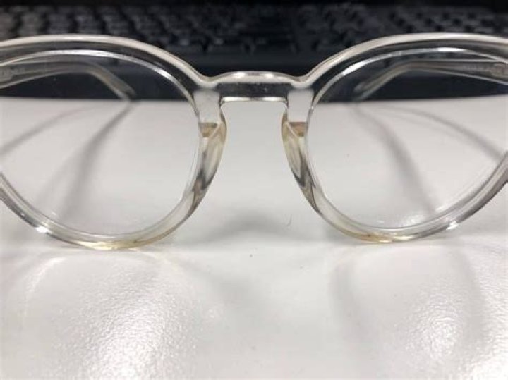 Do clear glasses turn yellow?